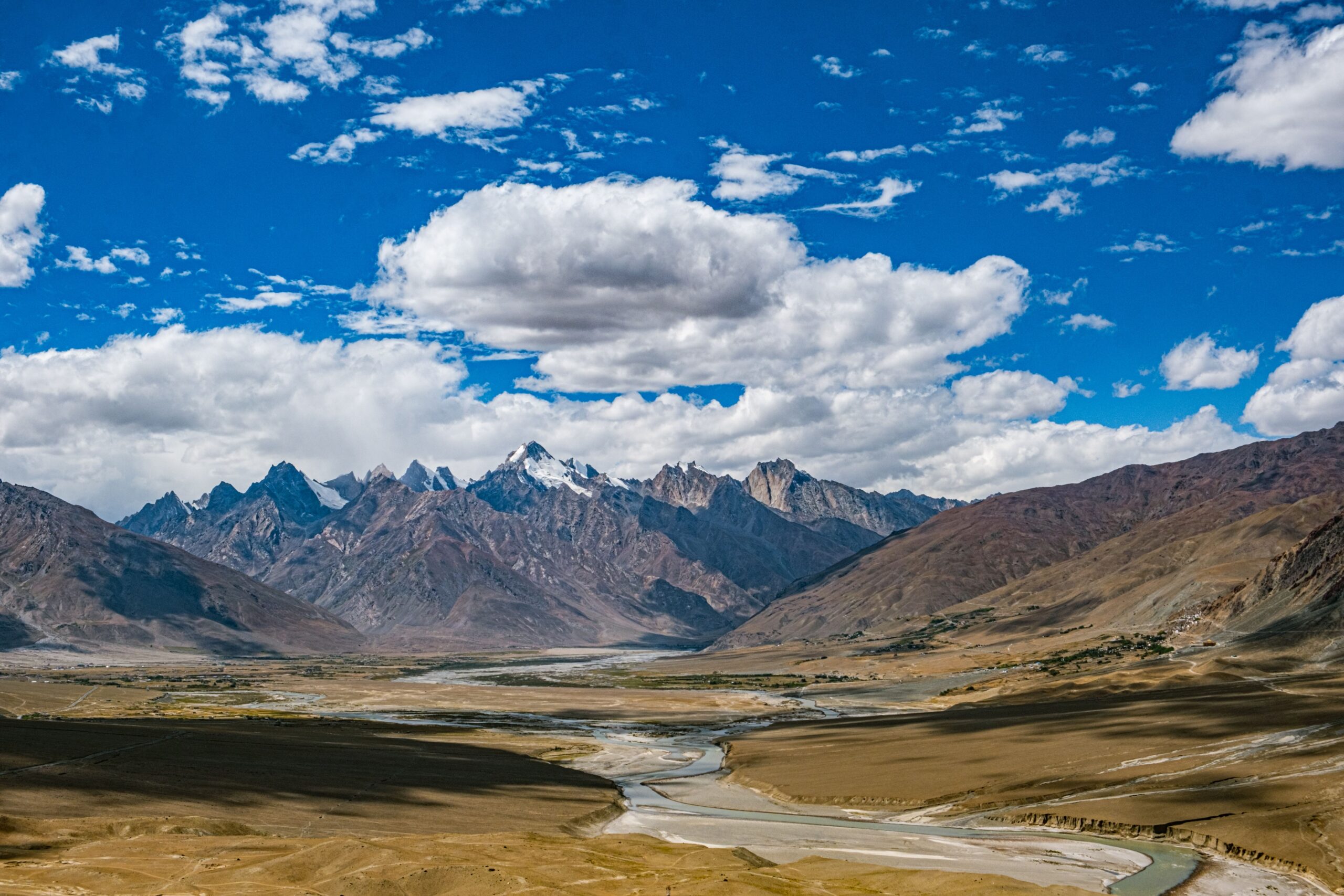 Alt Text: Panoramic view of Zanskar Valley in Ladakh featuring rugged mountains, dramatic landscapes, and the untouched beauty of the hidden Himalayan kingdom.